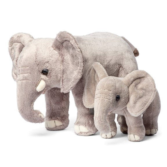 African elephant family - WWF-Canada